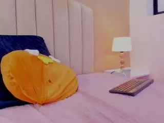 Camsoda Nude Webcam of mia-thompson-1