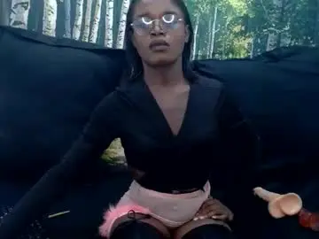 Chaturbate Live Sex Cam of lucile_carrie