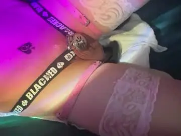 Chaturbate Live Sex Cam of commandme69696969