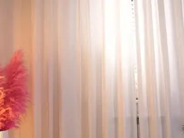 Chaturbate Live Sex Cam of chiaraamore