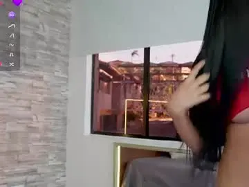 Chaturbate Live Sex Cam of nahomydiamond