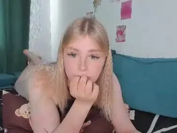 Chaturbate Live Sex Cam of krisi_myrr