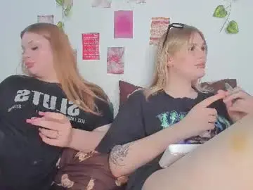 Chaturbate Live Sex Cam of krisi_myrr