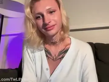 Chaturbate Live Sex Cam of twl8vibe