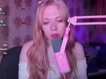 Chaturbate Live Sex Cam of cutie_bambi_