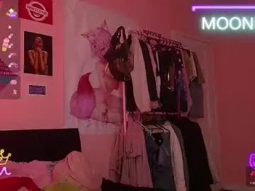Chaturbate Live Sex Cam of moonfiredance