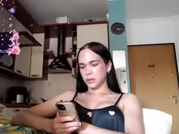 Chaturbate Live Sex Cam of luara_