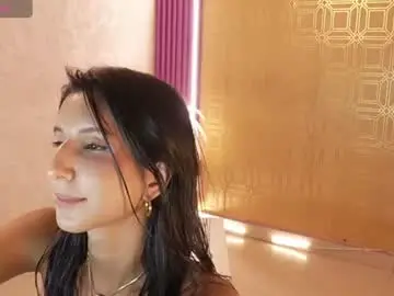 Chaturbate Live Sex Cam of bella19__
