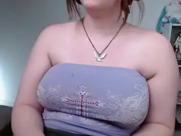 Chaturbate Live Sex Cam of krystalsyxx