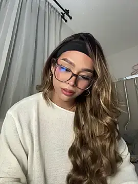 Stripchat Live Sex Cam of Samantha_Bernardo