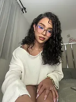 Stripchat Free Live Porn of Samantha_Bernardo