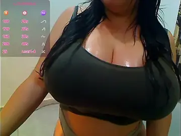 Stripchat Nude Webcam of Bigcocksexyluisa