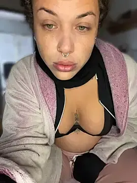 Stripchat Free Porn Cam of alicetgirlbr