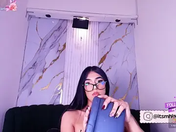 Stripchat Live Sex Cam of Mhiaa_Sweet