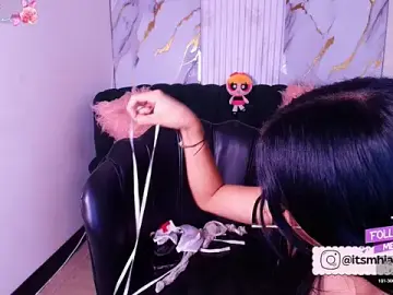 Stripchat Live Sex Cam of Mhiaa_Sweet