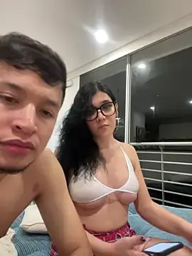 Stripchat Sex Cam of Julian_victoriacollins