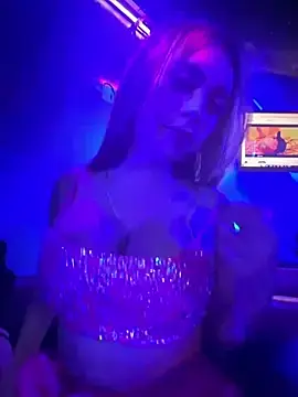 Stripchat Nude Webcam of tinker_exotic_1