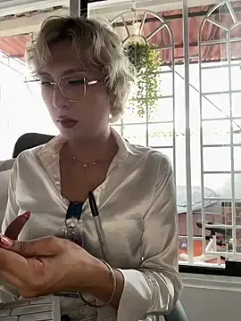 Stripchat Live Sex Cam of conny_latina