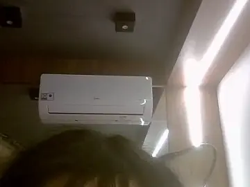 Stripchat Nude Webcam of SkinnyKitten