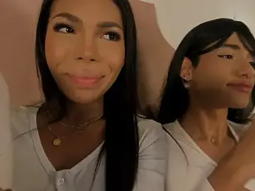 Stripchat Sex Cam of zuri_lux