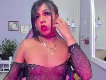 Stripchat Free Live Porn of Nahomy_Collins_