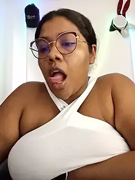 Stripchat Best Webcam of paola091