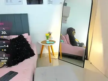Stripchat Free Live Porn of hollyprincess_2