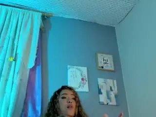 Xlovecam Nude Webcam of JuliaSacarf
